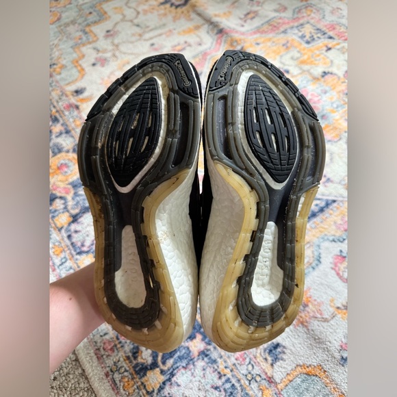 Women’s Adidas Ultraboost Running shoes sz 8 black and white - Picture 3 of 4